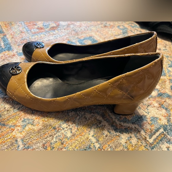 Tory Burch Heels Size 8 Cap Toe - Picture 4 of 4